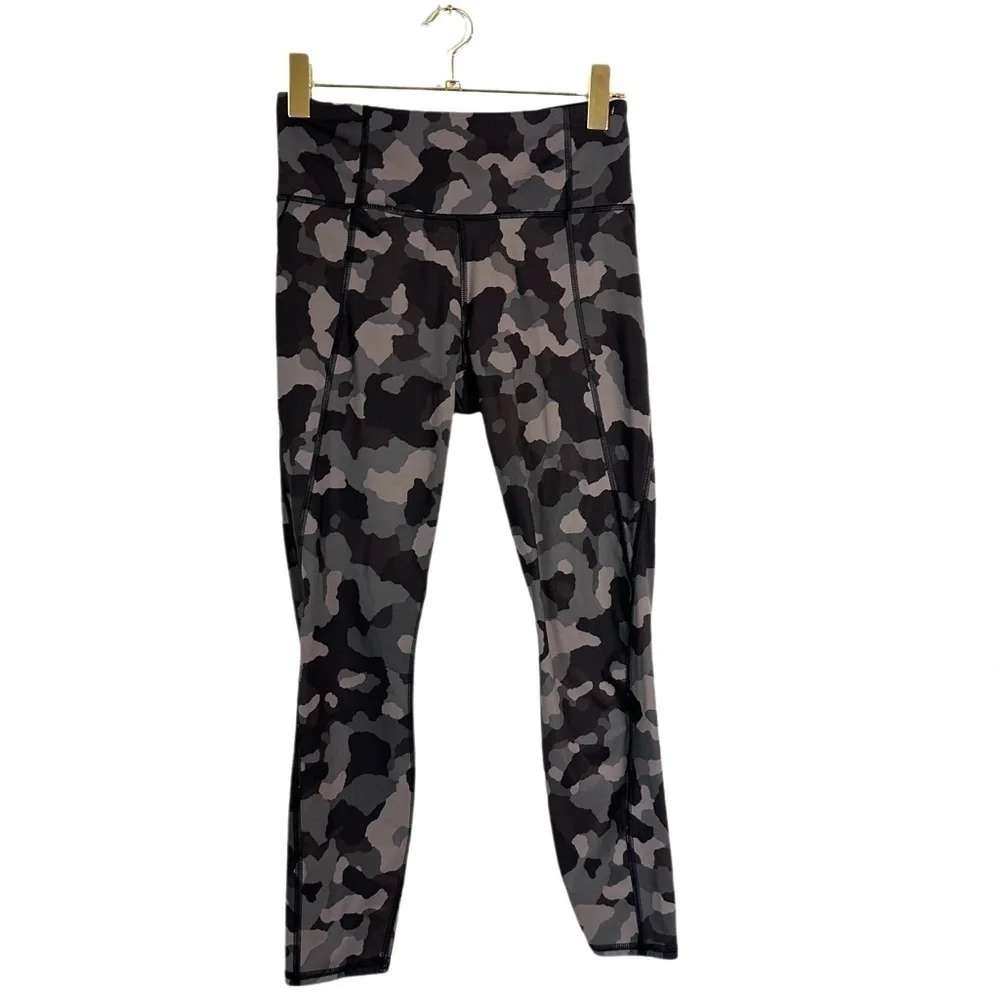 Athleta Lightning Camo Gray/Black Camouflage 7/8 Tight Leggings Size S
